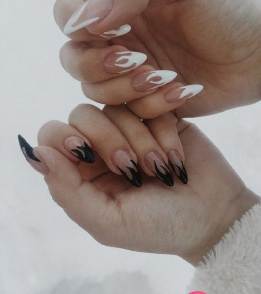 Маникюр френч черно-белый миндаль