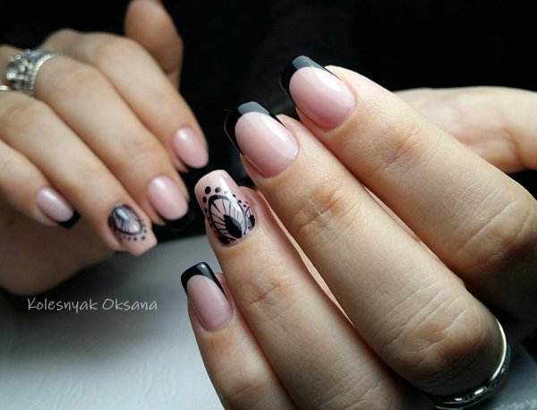 Ногти френч с черным узором