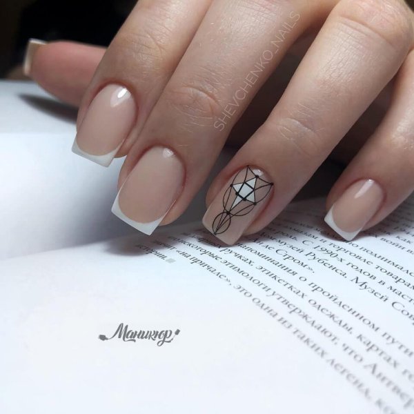 Белый френч с геометрией