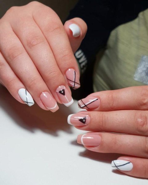 Маникюр френч белый геометрия