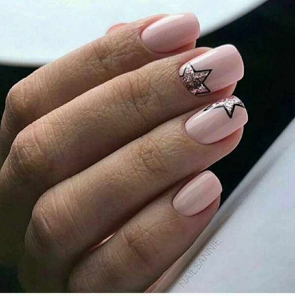 Узор на безымянном ногте