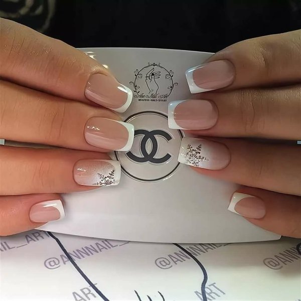 Маникюр френч белый с рисунком