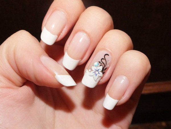 Френч с бантиком на ногтях