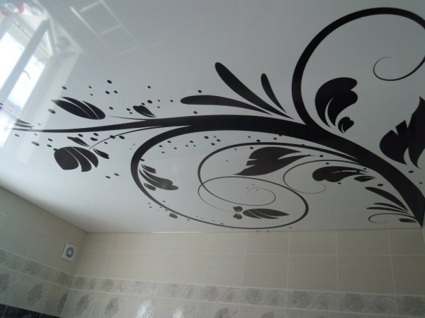 Натяжные потолки с белой фотопечатью