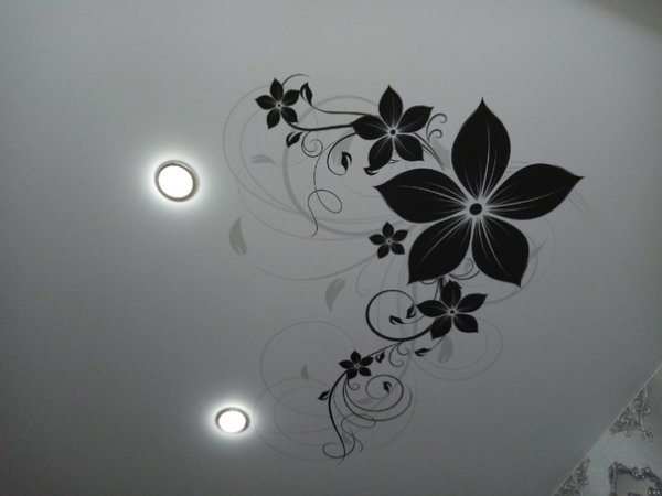 Фотопечать на потолке черно белая