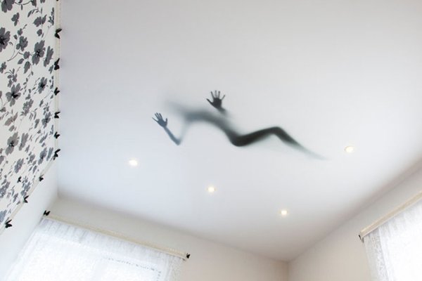 Натяжной потолок на белом фоне черное печать фото