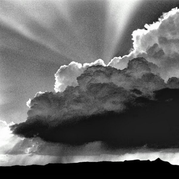 Грозовое небо карандашом