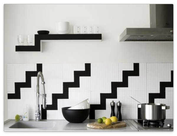 Черно белая плитка на фартук
