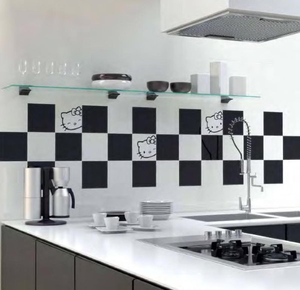 Черно белая плитка на кухне
