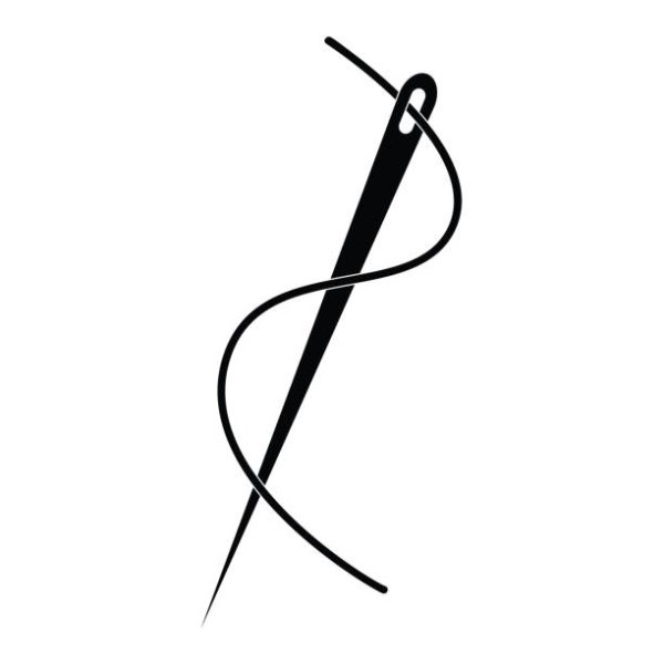 Иголка с ниткой на белом фоне