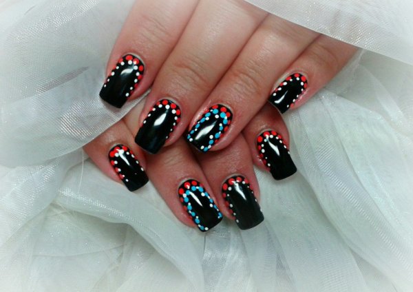 Красивые маникюры с черным белым и красным лаками