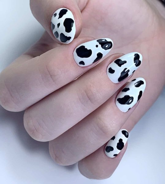 Черно белый маникюр