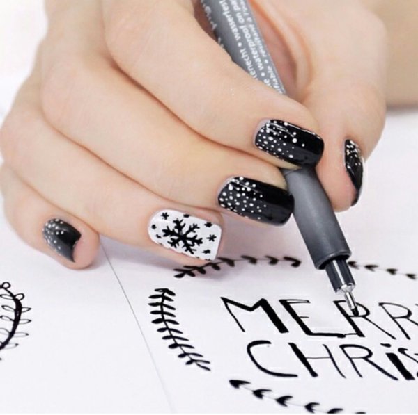 Новогодние ногти черно белые