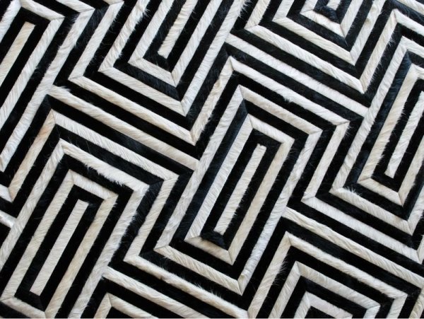 Ковры черные с геометрическим узором