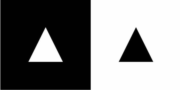 Треугольник на белом фоне