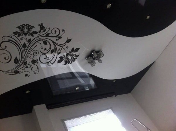 Потолок подвесной черно белый