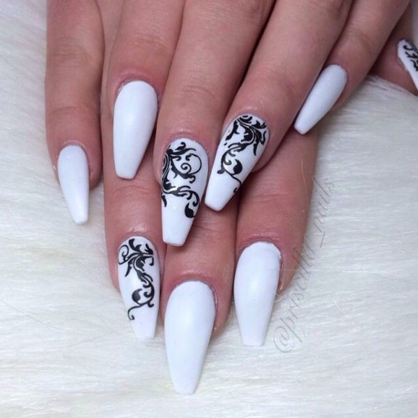 Маникюр балерина черный с белым