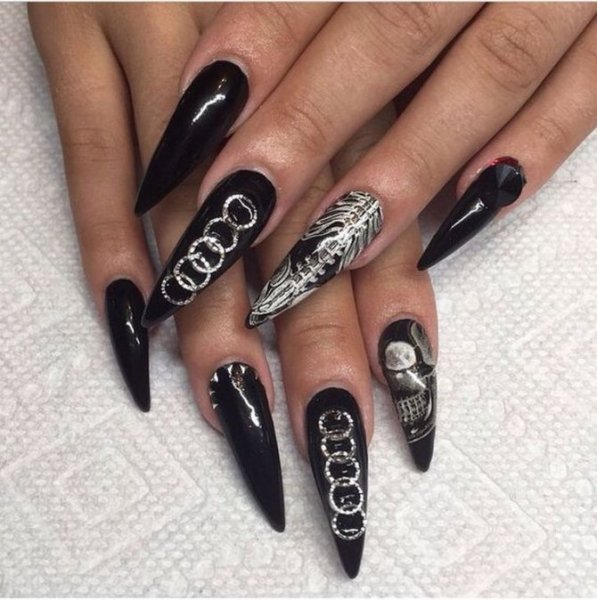 Ногти черные длинные с рисунком