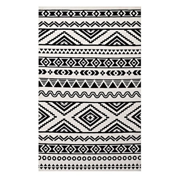 Ковер с этническим орнаментом