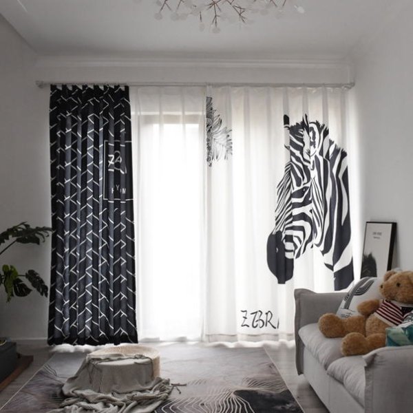 Черные шторы с вензелями