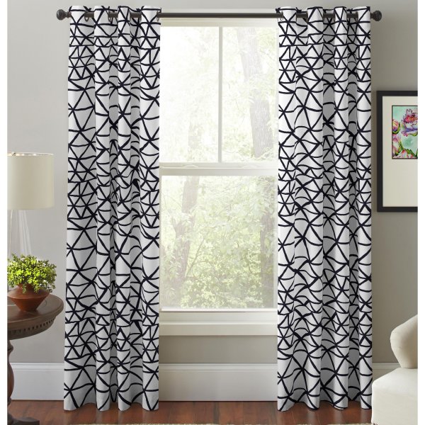 Шторы белые с черным