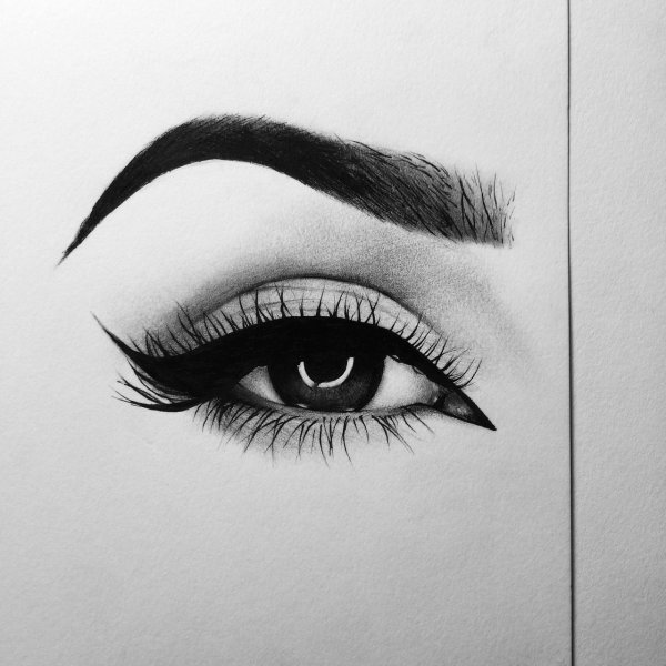 Красивый глаз карандашом