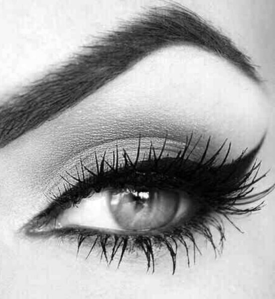 Брови черно белые