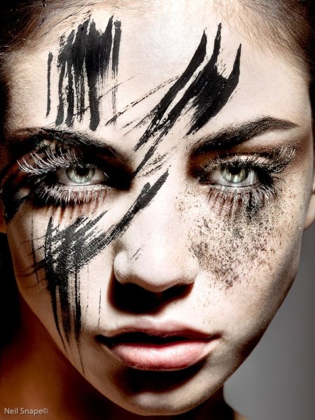 Агрессивный макияж
