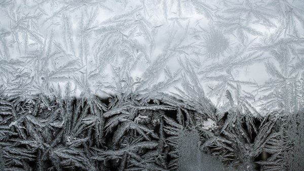 Лед на стекле