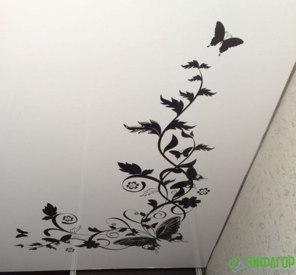 Натяжной потолок белый с черным узором