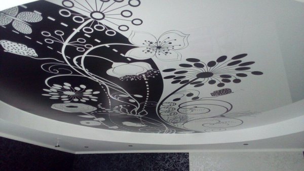 Натяжные потолки с фотопечатью черно белые
