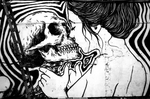 Жуткий черно белый арт