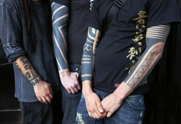 Закрашенные рукава тату