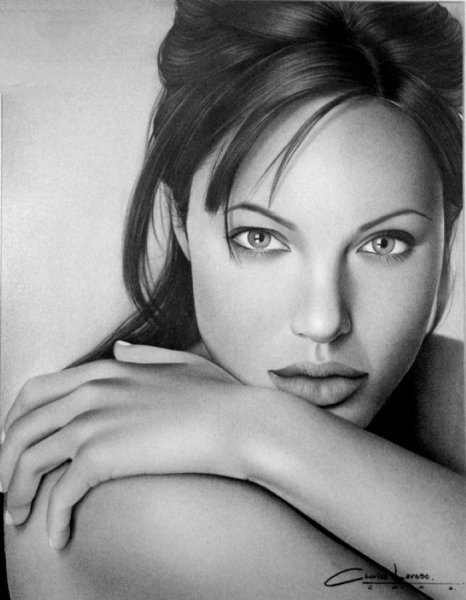 Анджелина Джоли карандашом