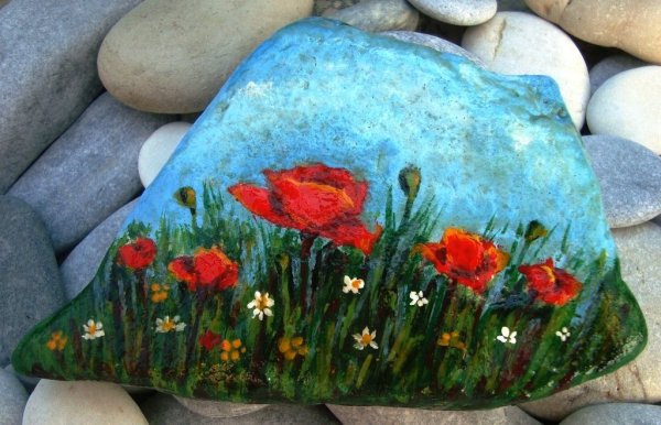 Разрисовать большой камень