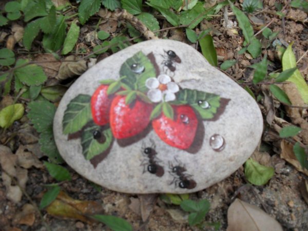 Роспись на больших камнях