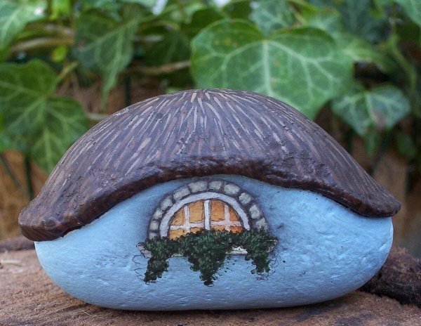 Роспись на камнях домики