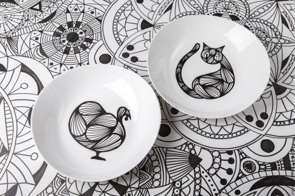 Черно белая роспись посуды