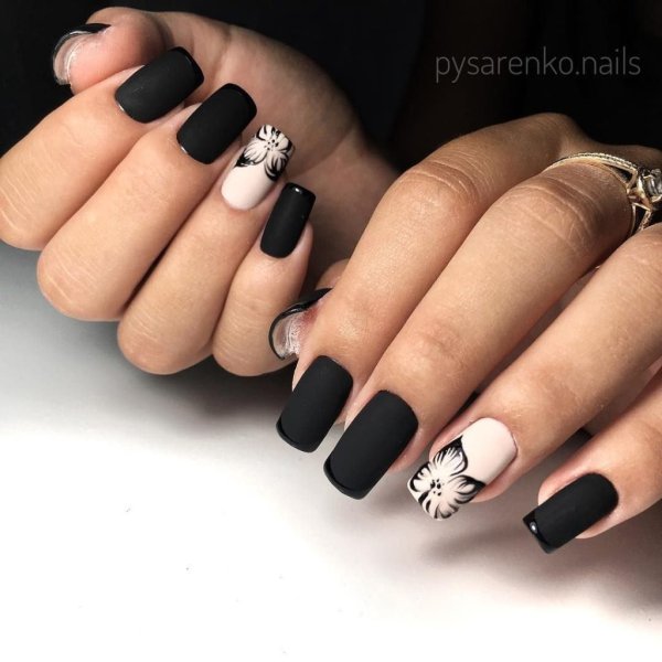 Черно белый матовый маникюр