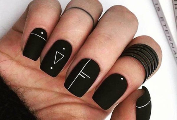 Черные матовые ногти
