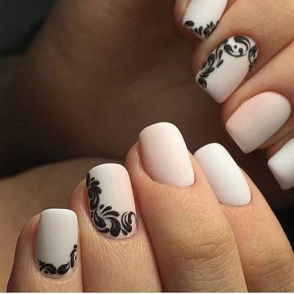 Белый матовый узоры маникюр