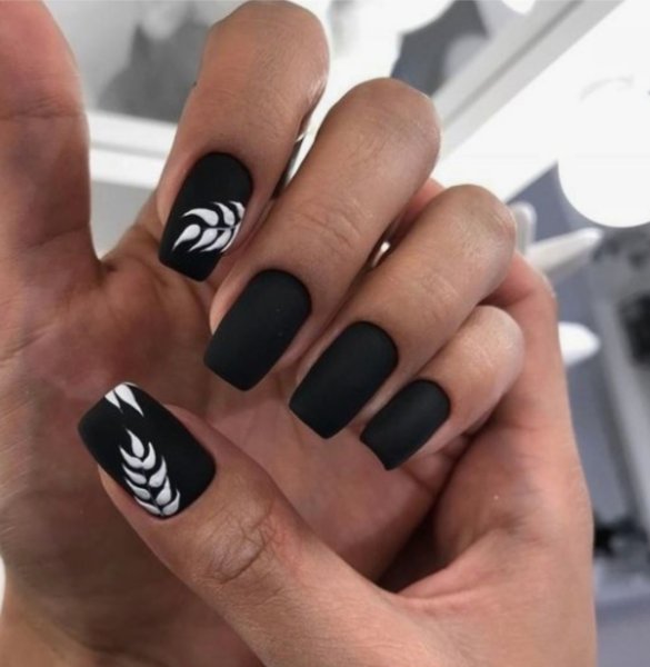 Ногти черно белые