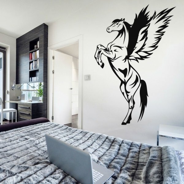 Рисунок на стене в квартире