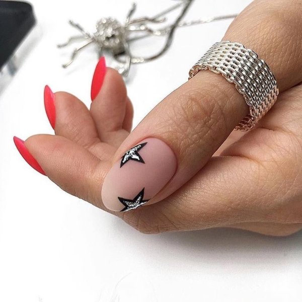 Маникюр на большом пальце