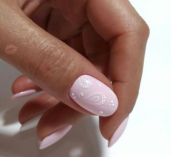 Маникюр на большом пальце