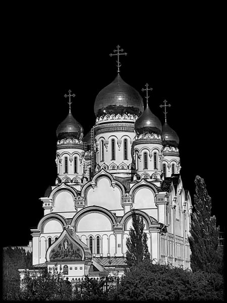 Памятник у храма Христа Спасителя