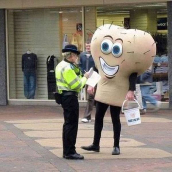 Смешные костюмы промоутеров