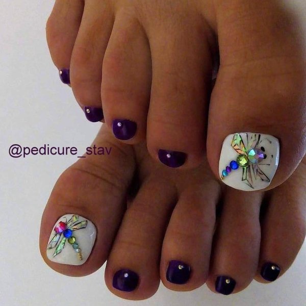 Педикюр со стрекозой