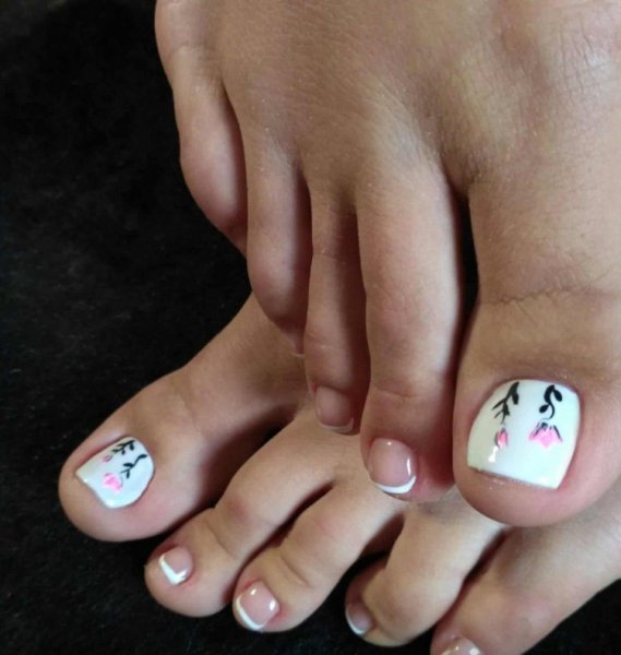 Педикюр с наклейками