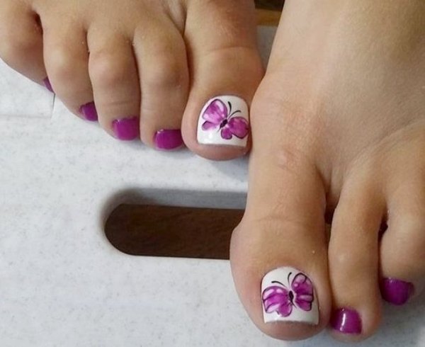 Педикюр с цветами на большом